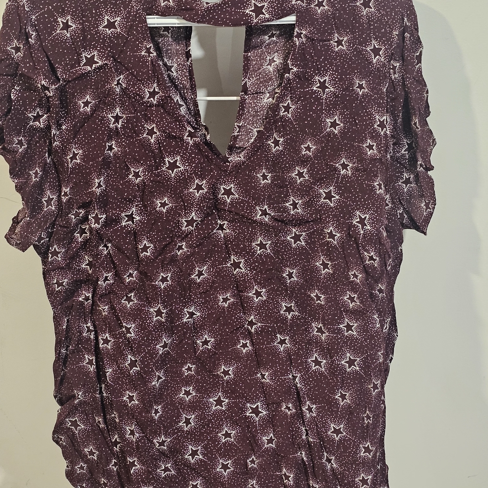 torrid Burgundy Star-Print Short Sleeve V-Neck Top
